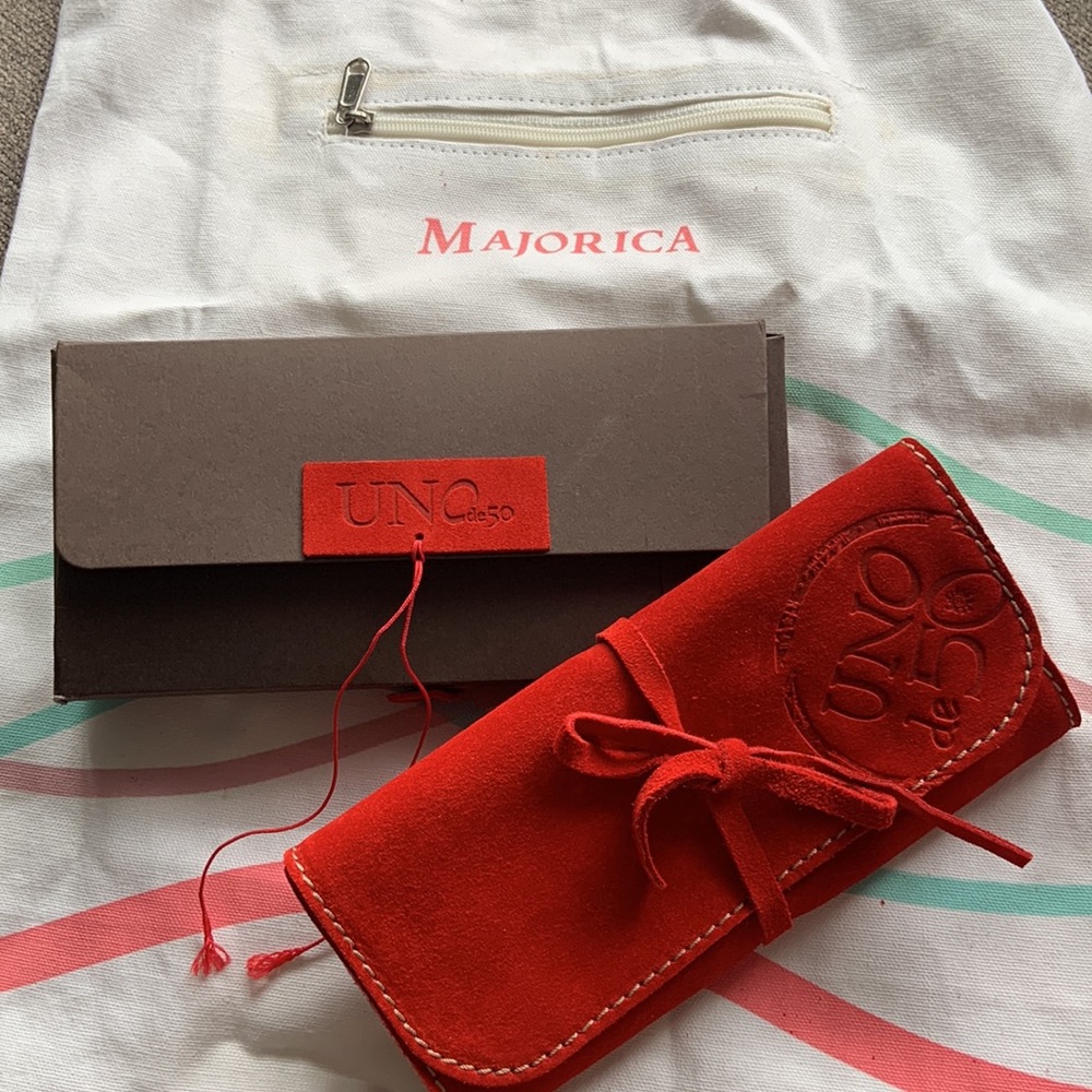 Ladies Uno de 50 Red Leather Jewelry Roll
